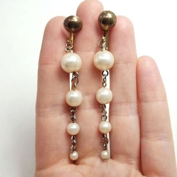Vintage Long Graduated Pearl Clip On Earrings, Fun Retro Design, Estate - Picture 1 of 5